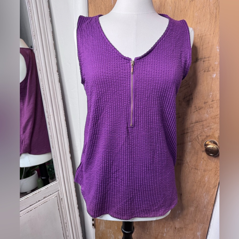 Lularoe RACHAEL V-NECK ZIPPER SLEEVELESS SHIRT sz small